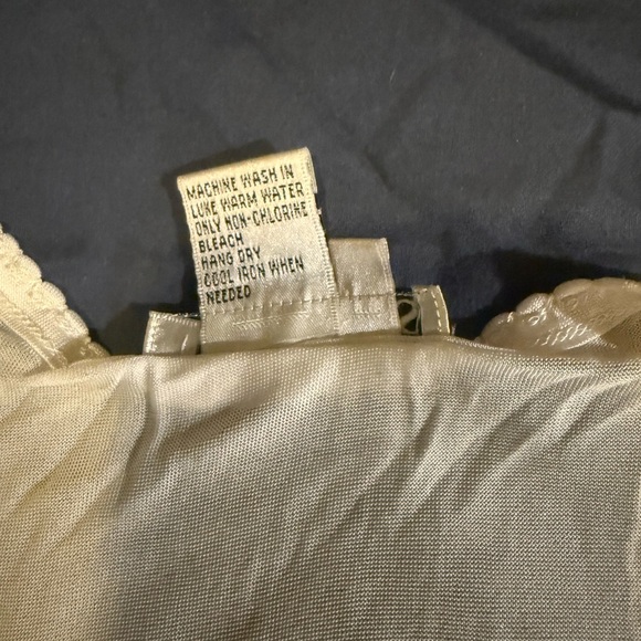 WinterSilks Cream Long Sleeve Women's Silk Top (2) - Picture 4 of 8